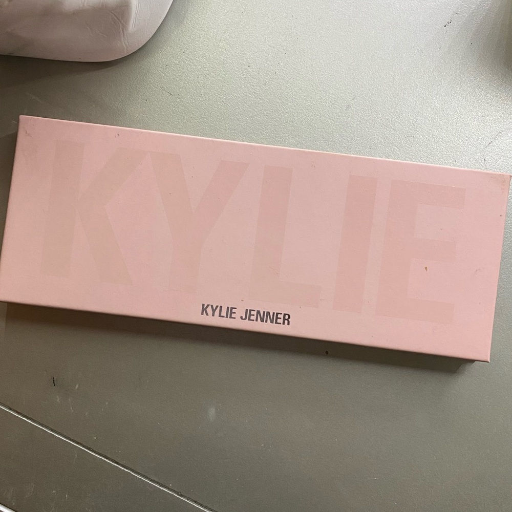 ❤️KYLIE pressed powder palette ❤️